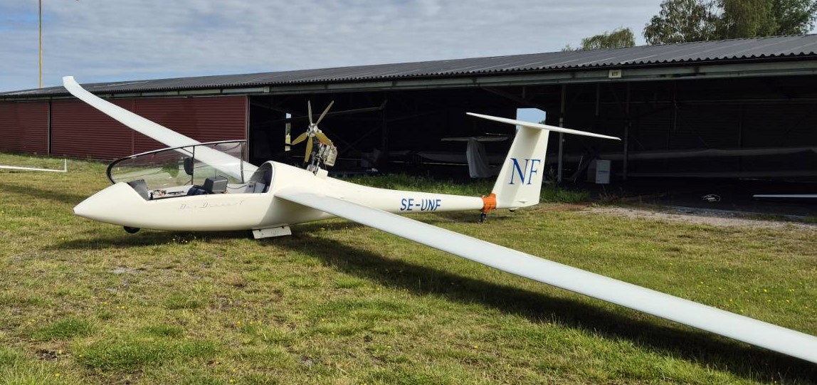 Klubbens populära Duo Discus med utfälld hemflygningsmotor.
